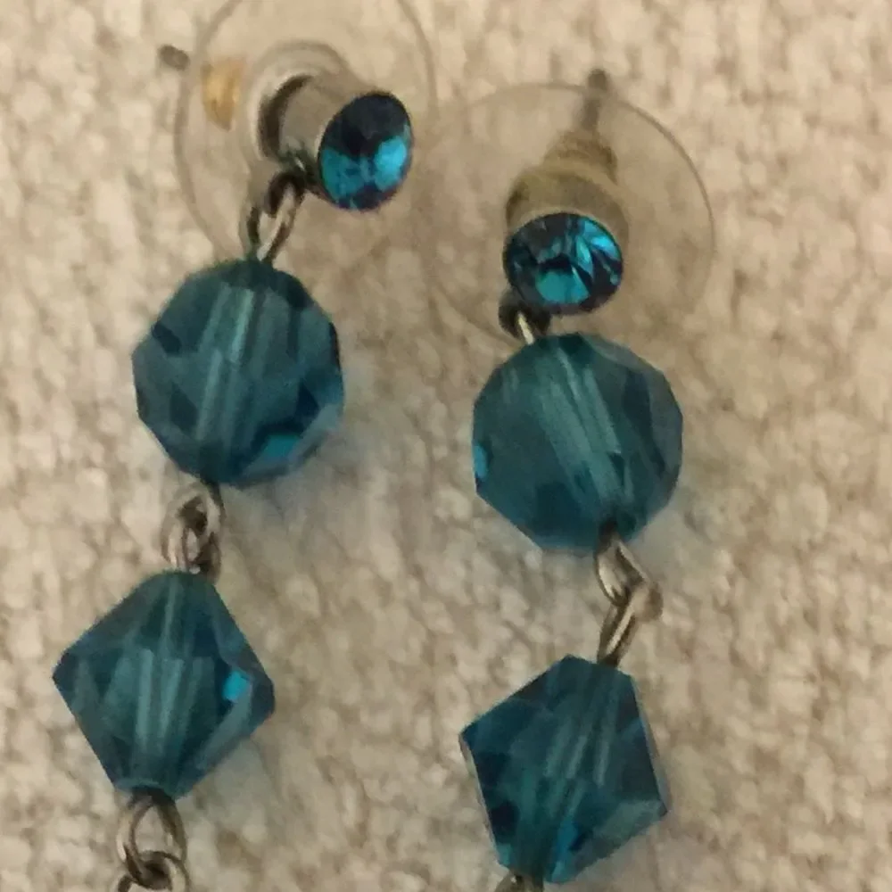 Cache earrings - Picture 4 of 7